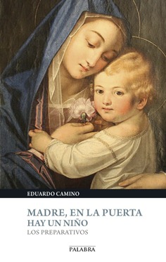 Madre en la puerta hay un Niño